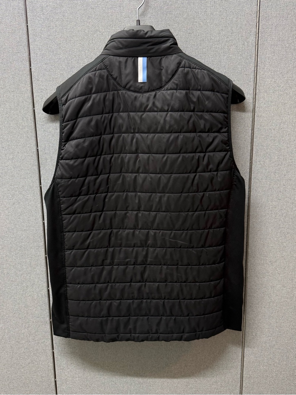 Rhoback Men's Black Quilted Insulated Vest - Picture 2 of 7